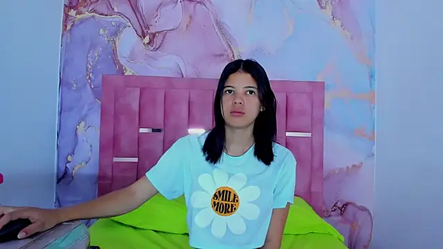 LizzMartin online show from December 15, 2024, 4:59 pm