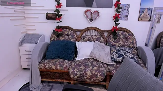 alinabozz1 online show from December 27, 2024, 1:22 am