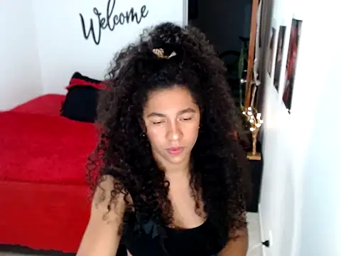 bellacrespalatina online show from September 17, 2025, 11:28 pm