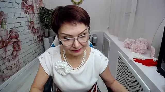 Snapshot of Cutie_Asya chatting on February 4, 2025, 11:16 am Cutie Asya online show from February 4, 2025, 11:16 am