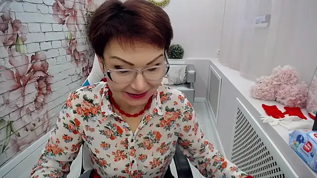 Snapshot of Cutie_Asya chatting on February 24, 2025, 4:38 am Cutie Asya online show from February 24, 2025, 4:38 am