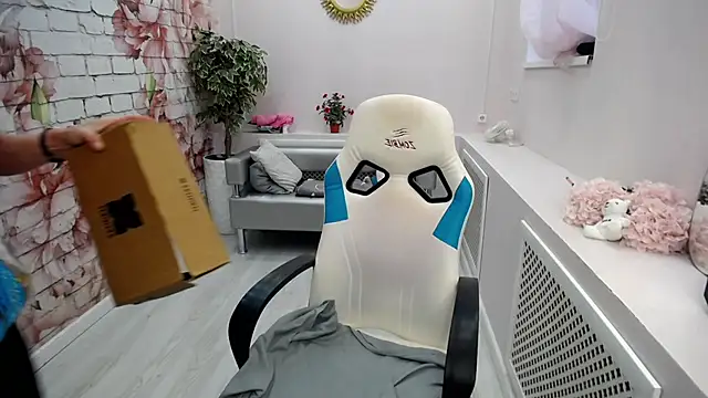 Snapshot of Cutie_Asya chatting on October 15, 2025, 4:23 am Cutie Asya online show from October 15, 2025, 4:23 am