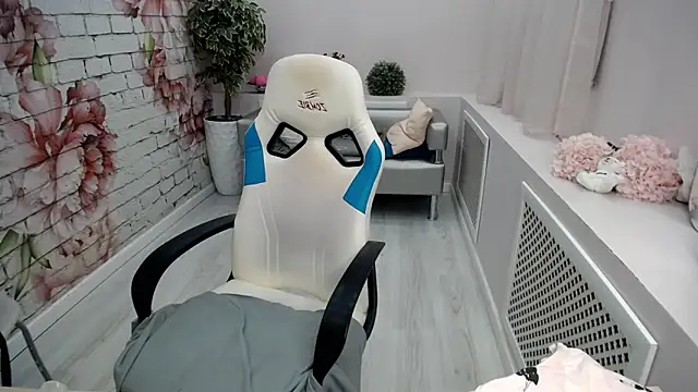 Snapshot of Cutie_Asya chatting on October 16, 2025, 4:24 am Cutie Asya online show from October 16, 2025, 4:24 am