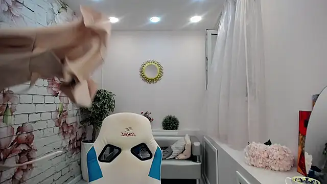 Snapshot of Cutie_Asya chatting on December 3, 2025, 4:42 am Cutie Asya online show from December 3, 2025, 4:42 am