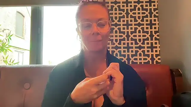 Snapshot of MelodyRoseUk chatting on November 5, 2025, 11:32 am MelodyRoseUk online show from November 5, 2025, 11:32 am