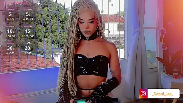 Snapshot of DanniLee_ chatting on September 26, 2025, 10:25 pm DanniLee online show from September 26, 2025, 10:25 pm