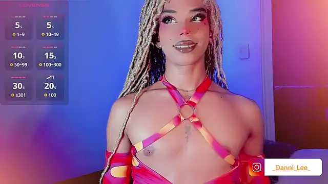 Snapshot of DanniLee_ chatting on October 20, 2025, 11:49 pm DanniLee online show from October 20, 2025, 11:49 pm