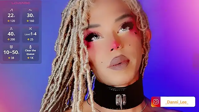 Snapshot of DanniLee_ chatting on October 25, 2025, 12:07 am DanniLee online show from October 25, 2025, 12:07 am