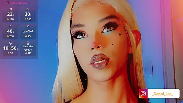 Snapshot of DanniLee_ chatting on November 1, 2025, 10:12 pm DanniLee online show from November 1, 2025, 10:12 pm