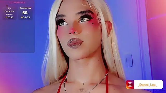 Snapshot of DanniLee_ chatting on November 24, 2025, 10:09 pm DanniLee online show from November 24, 2025, 10:09 pm