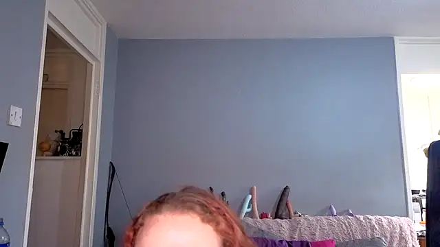 ENGLISHEMILY 69 online show from November 4, 2025, 11:31 am