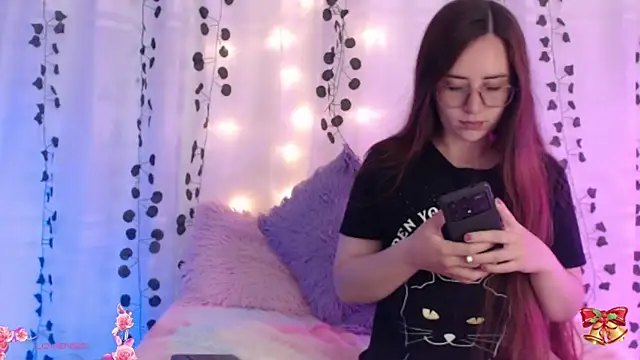 centaurigirl online show from December 31, 2024, 2:03 pm