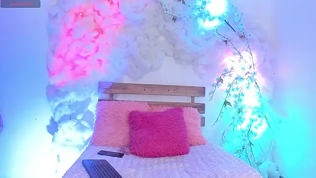 centaurigirl online show from February 4, 2025, 2:17 am