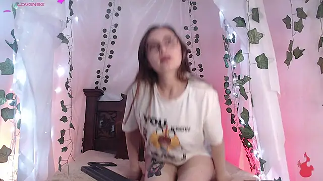 centaurigirl online show from March 1, 2025, 2:15 am