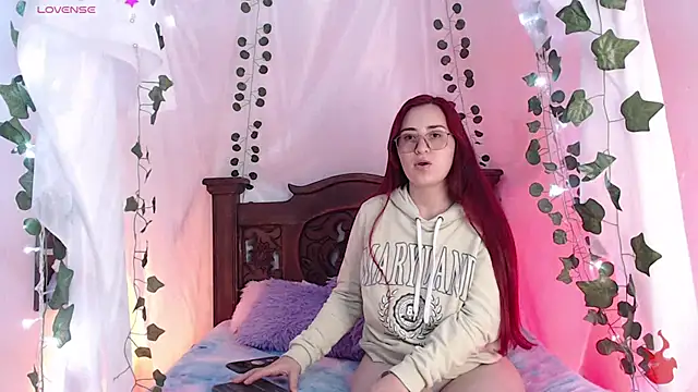 centaurigirl online show from March 19, 2025, 1:54 am