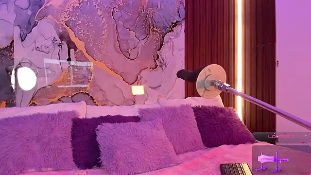 centaurigirl online show from November 7, 2025, 2:22 am