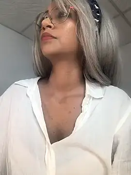 Amaliu  online show from February 4, 2025, 10:45 pm