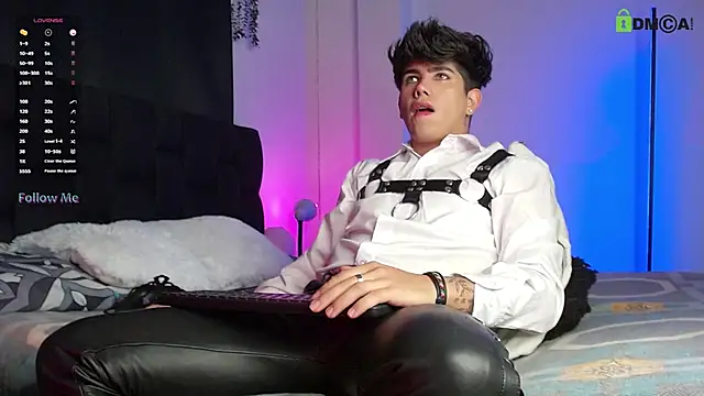 LyleBennett  online show from October 26, 2025, 10:54 am