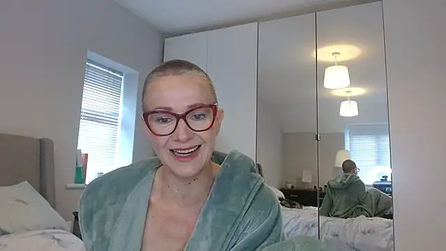 ELEGANT-ARIA36 online show from March 11, 2025, 8:30 am