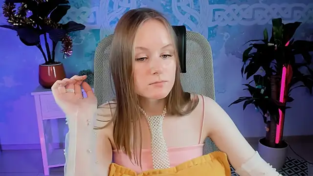 VivienLeeigh online show from January 8, 2025, 4:22 pm