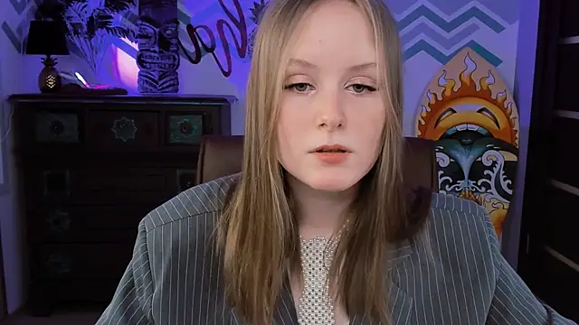 VivienLeeigh online show from February 22, 2025, 6:30 pm