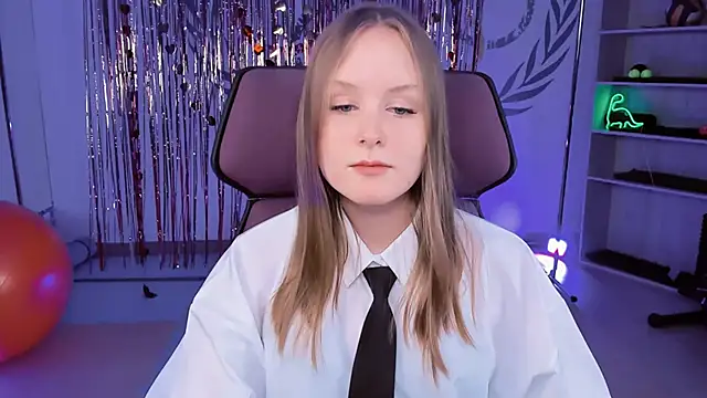 VivienLeeigh online show from March 9, 2025, 12:09 pm