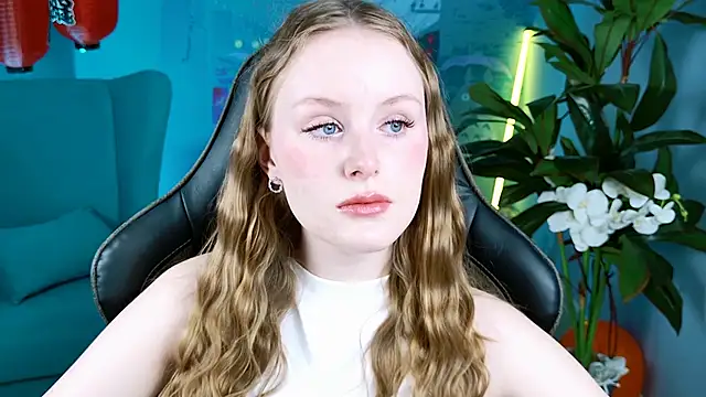 VivienLeeigh online show from November 4, 2025, 9:08 am