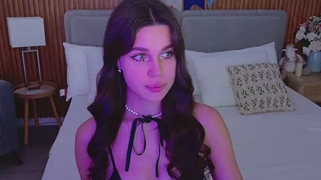 RihannaRose online show from September 29, 2025, 5:07 pm