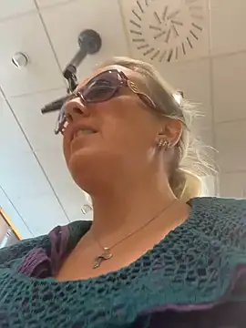 Snapshot of sexylady1983 chatting on September 10, 2025, 3:34 pm sexylady1983 online show from September 10, 2025, 3:34 pm