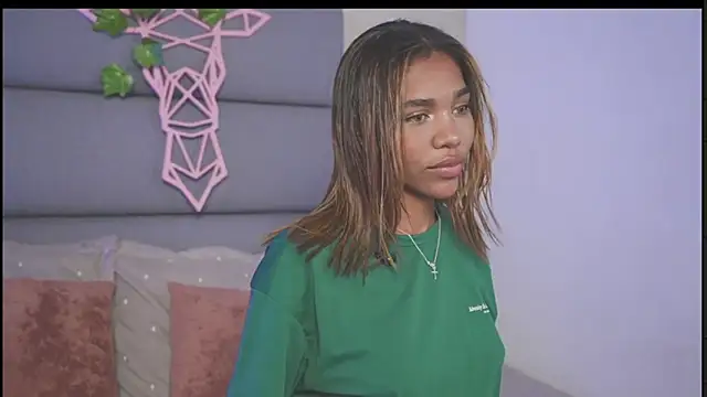 Lily Miiller online show from November 17, 2025, 8:58 pm