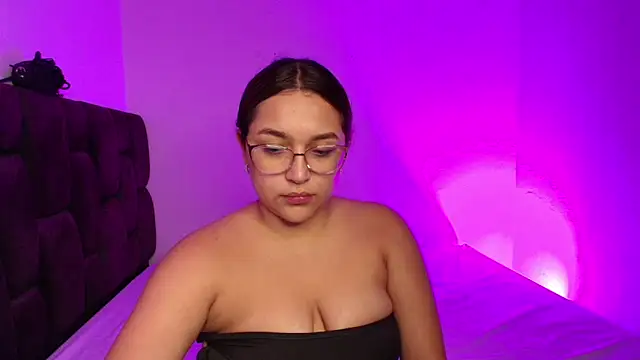 Snapshot of EmilySavvato chatting on March 16, 2025, 10:20 pm EmilySavvato online show from March 16, 2025, 10:20 pm