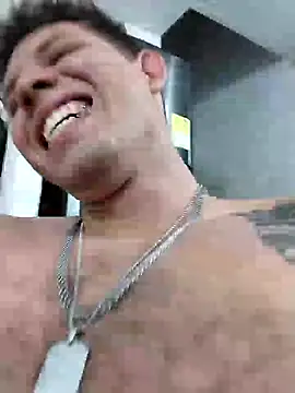 Snapshot of King_russo chatting on January 22, 2025, 1:42 am King russo online show from January 22, 2025, 1:42 am