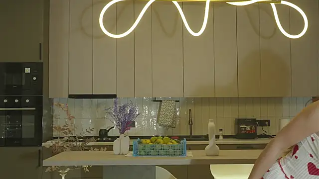 whisper of love online show from October 28, 2025, 2:15 am