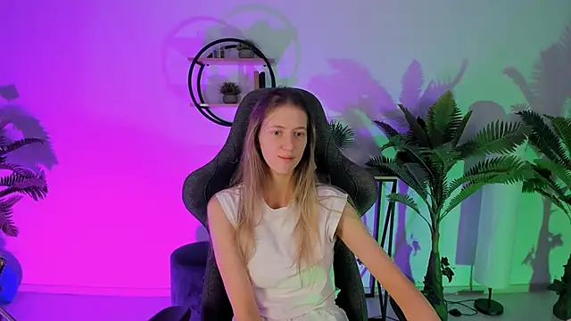 Snapshot of Sharon_Evansi chatting on December 8, 2024, 8:41 am Sharon Evansi online show from December 8, 2024, 8:41 am