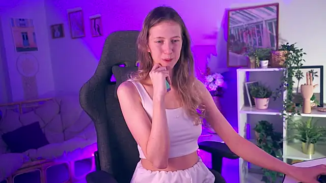 Snapshot of Sharon_Evansi chatting on December 18, 2024, 3:33 pm Sharon Evansi online show from December 18, 2024, 3:33 pm