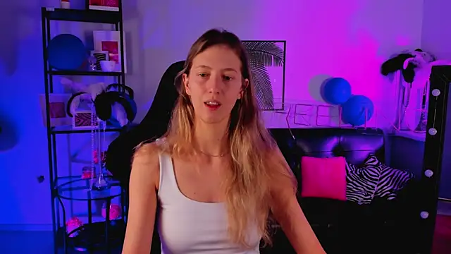 Snapshot of Sharon_Evansi chatting on December 19, 2024, 8:45 am Sharon Evansi online show from December 19, 2024, 8:45 am