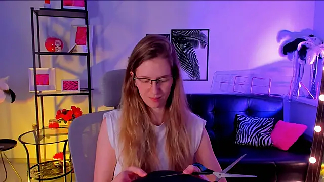 Snapshot of Sharon_Evansi chatting on March 14, 2025, 5:57 pm Sharon Evansi online show from March 14, 2025, 5:57 pm