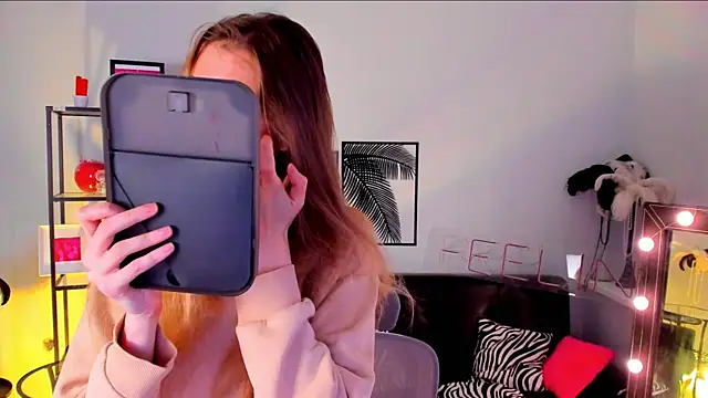 Snapshot of Sharon_Evansi chatting on March 15, 2025, 11:19 am Sharon Evansi online show from March 15, 2025, 11:19 am