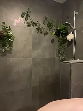 Snapshot of AdelinaAlia chatting on October 3, 2025, 4:59 pm AdelinaAlia online show from October 3, 2025, 4:59 pm