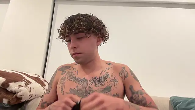 Snapshot of Youngjoshy chatting on December 6, 2024, 11:57 pm Youngjoshy online show from December 6, 2024, 11:57 pm