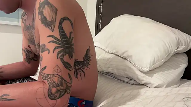 Snapshot of Youngjoshy chatting on December 18, 2024, 12:40 pm Youngjoshy online show from December 18, 2024, 12:40 pm