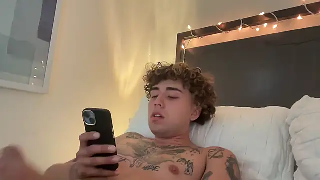 Snapshot of Youngjoshy chatting on December 22, 2024, 5:10 pm Youngjoshy online show from December 22, 2024, 5:10 pm