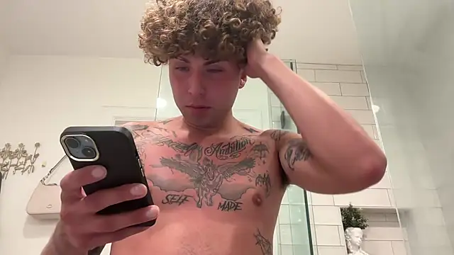 Snapshot of Youngjoshy chatting on December 31, 2024, 11:39 pm Youngjoshy online show from December 31, 2024, 11:39 pm