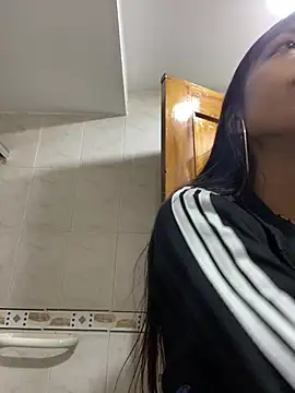 bonnie 18x online show from February 18, 2025, 1:11 pm