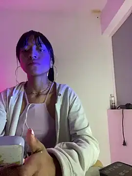 bonnie 18x online show from March 13, 2025, 3:11 am