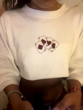 bonnie 18x online show from December 15, 2025, 11:03 am