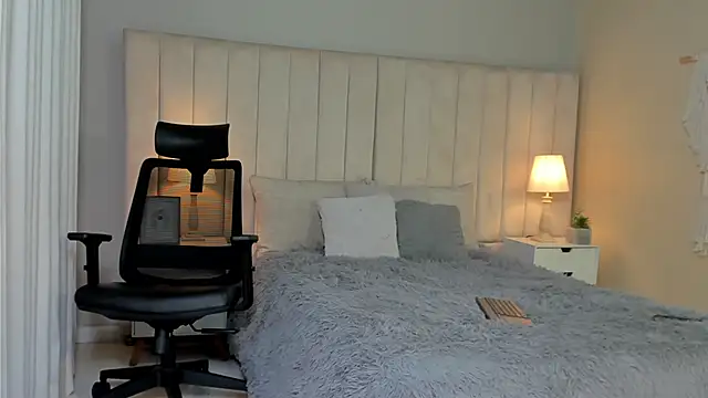 Aron Bolt online show from March 11, 2025, 3:37 am