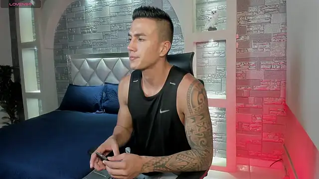 Aron Bolt online show from March 22, 2025, 11:53 pm