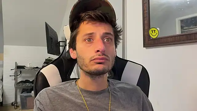 Snapshot of Dylansd chatting on December 24, 2024, 10:28 pm Dylansd online show from December 24, 2024, 10:28 pm