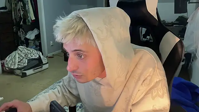 Snapshot of Dylansd chatting on December 31, 2024, 7:53 am Dylansd online show from December 31, 2024, 7:53 am